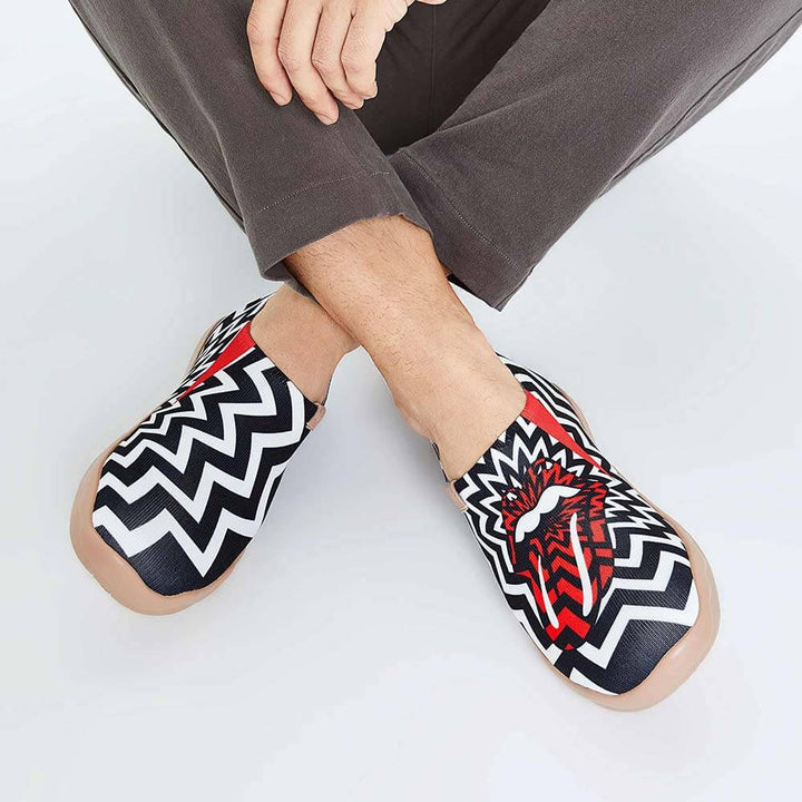 UIN Men Passionate Kiss Canvas loafers