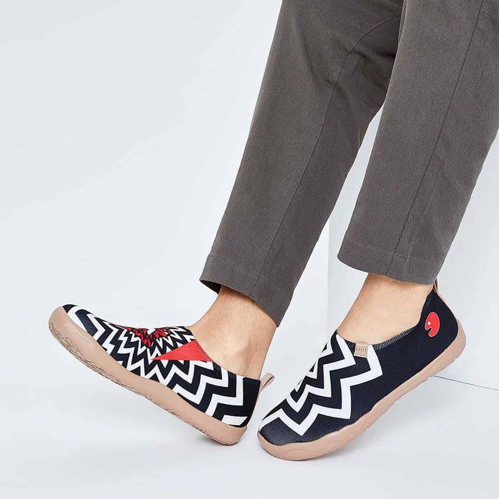 UIN Men Passionate Kiss Canvas loafers