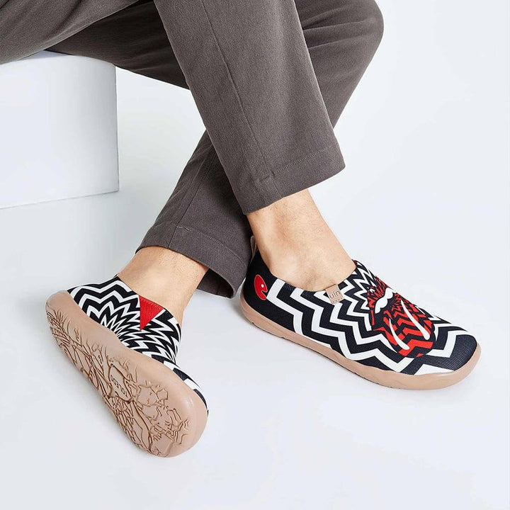 UIN Men Passionate Kiss Canvas loafers