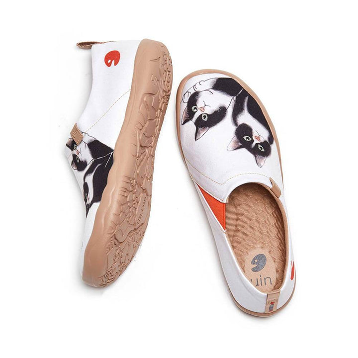 UIN Women Milky Kitty Women Canvas loafers