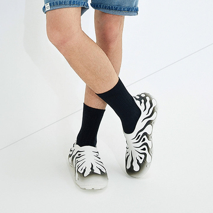 UIN Men Black & White Octopus II Men Canvas loafers