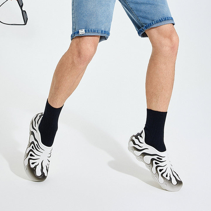 UIN Men Black & White Octopus II Men Canvas loafers