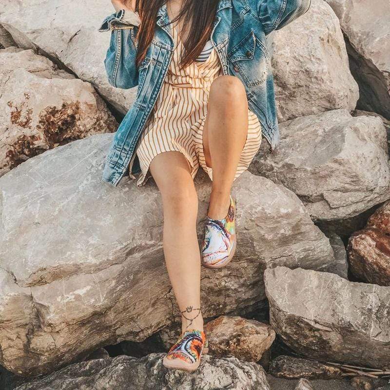 UIN Women The Eye Canvas loafers