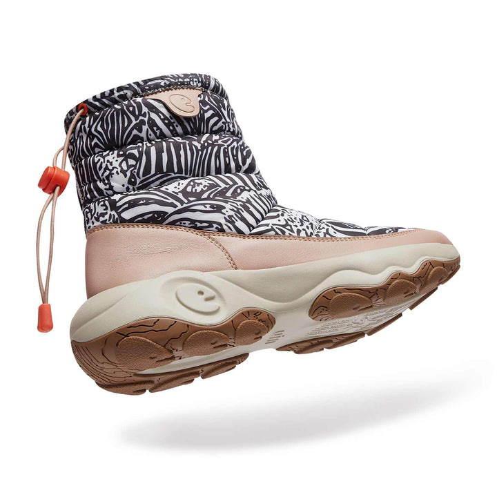 UIN Women Wild Black & White Cazorla IV Women Canvas loafers