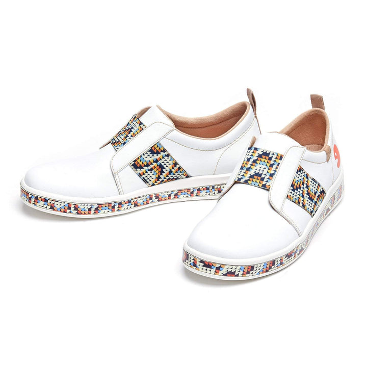 UIN Women Illusion Cordoba Women Canvas loafers