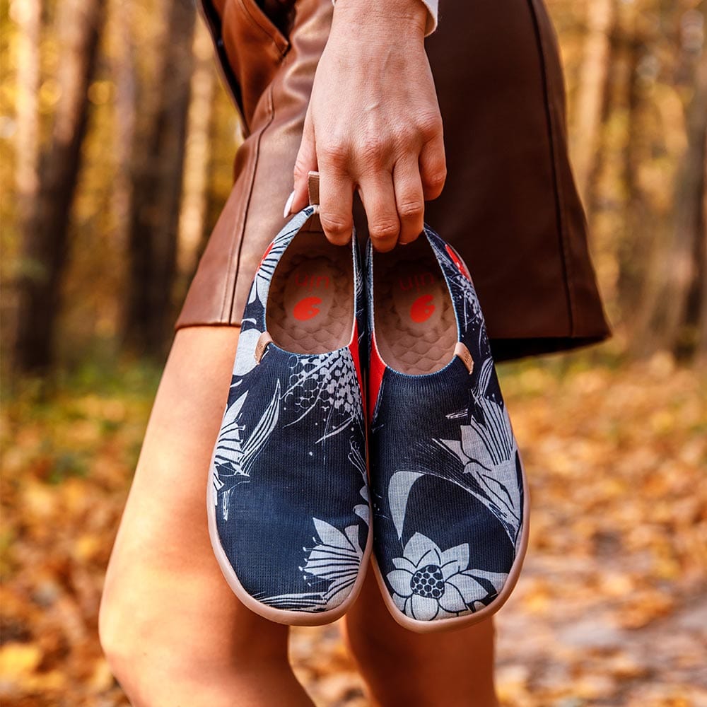 UIN Women Lily in Dark Canvas loafers