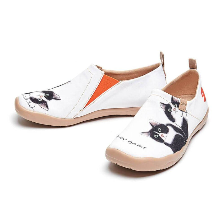 UIN Women Milky Kitty Women Canvas loafers