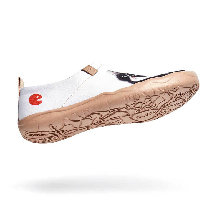 UIN Women Milky Kitty Women Canvas loafers