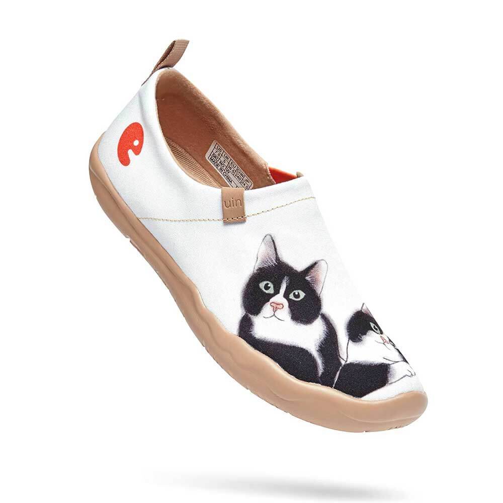UIN Women Milky Kitty Women Canvas loafers