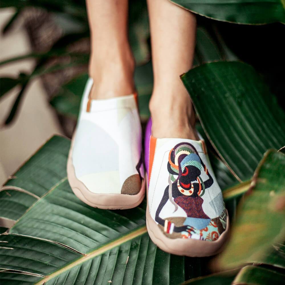 UIN Women AFRICAN BEAUTY Women Slip-on Shoes Canvas loafers