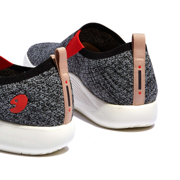 UIN Women Bouncing Black Toledo X Women Canvas loafers