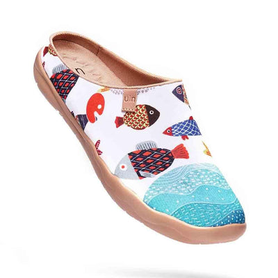 UIN Footwear Women Happy Fish Women Slipper Canvas loafers