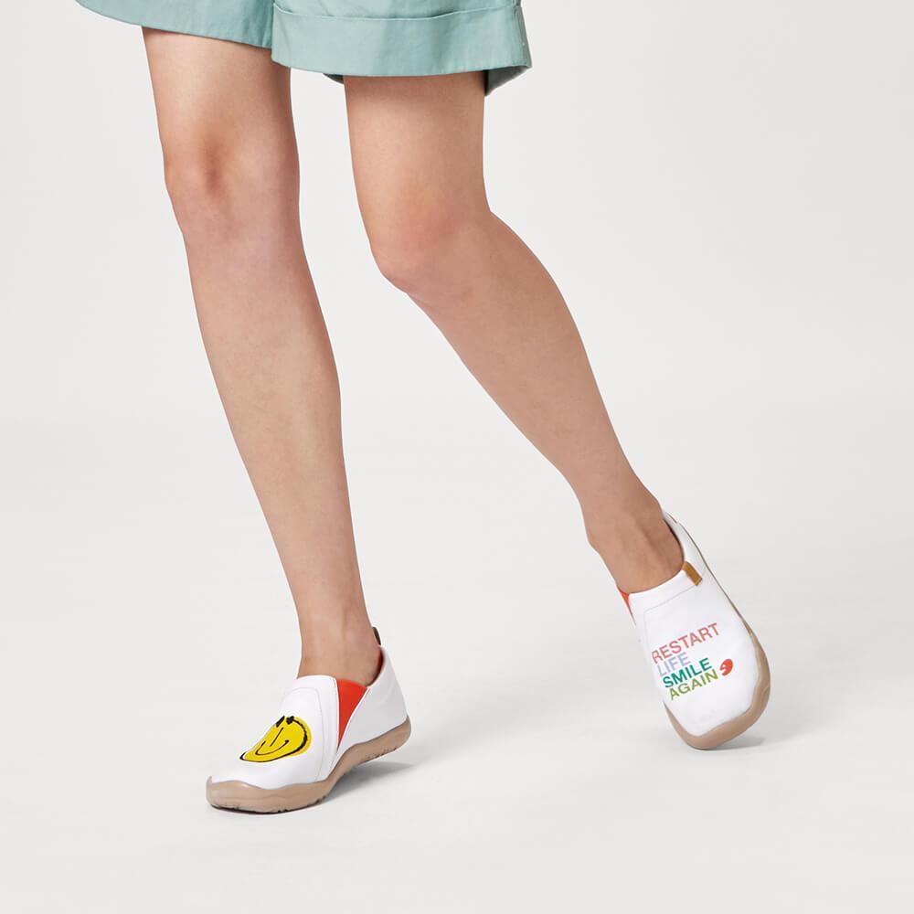 UIN Women Smiley Canvas loafers