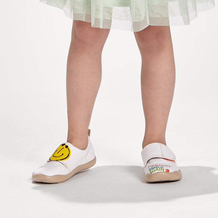 UIN Women Smiley Canvas loafers